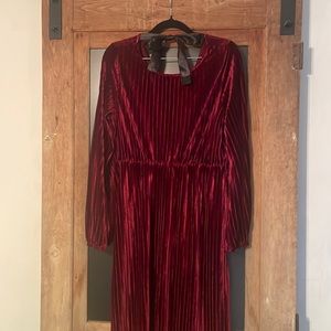 5/$25 Velvety Ribbed Dress with bow tie in the back. Maternity.